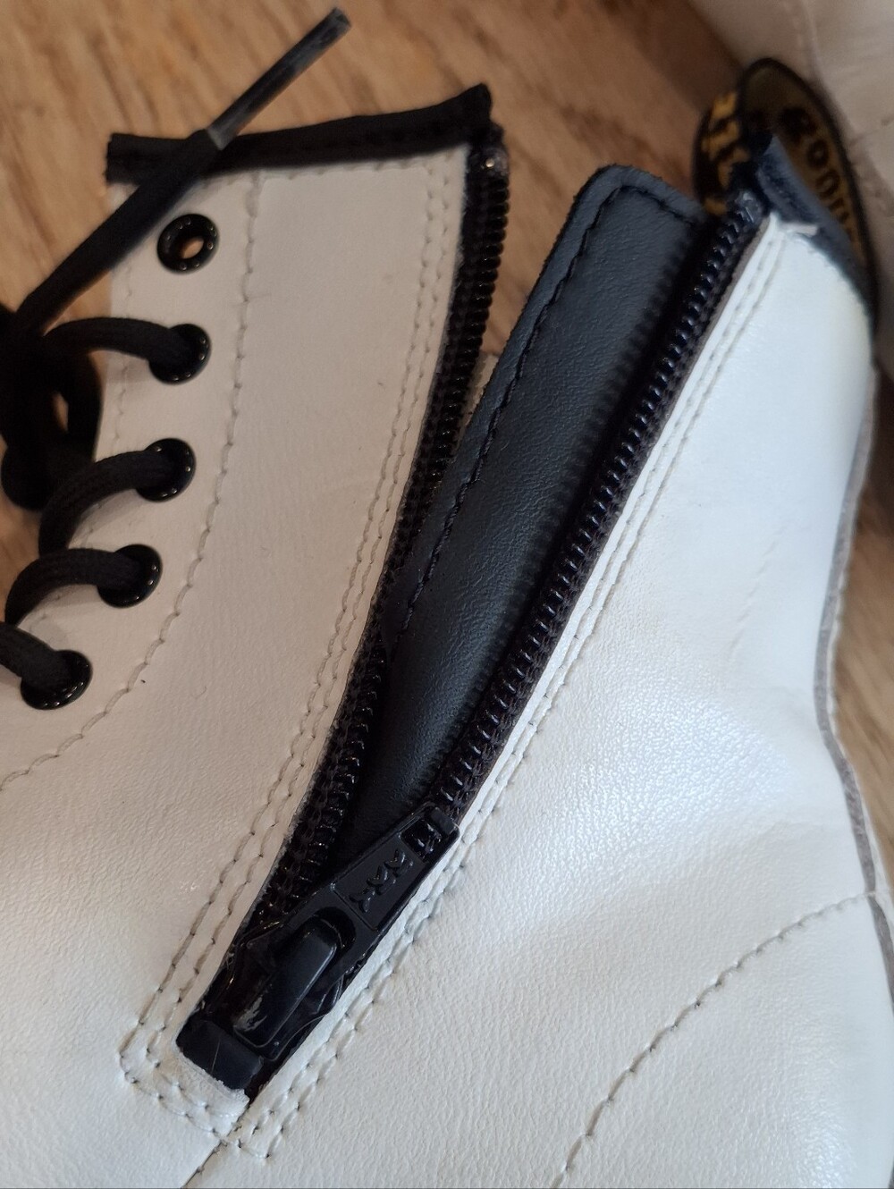 Doc Dr. Martens Girls Zavala J Lace Up Combat Boot White Size 1 Youth - Picture 10 of 14